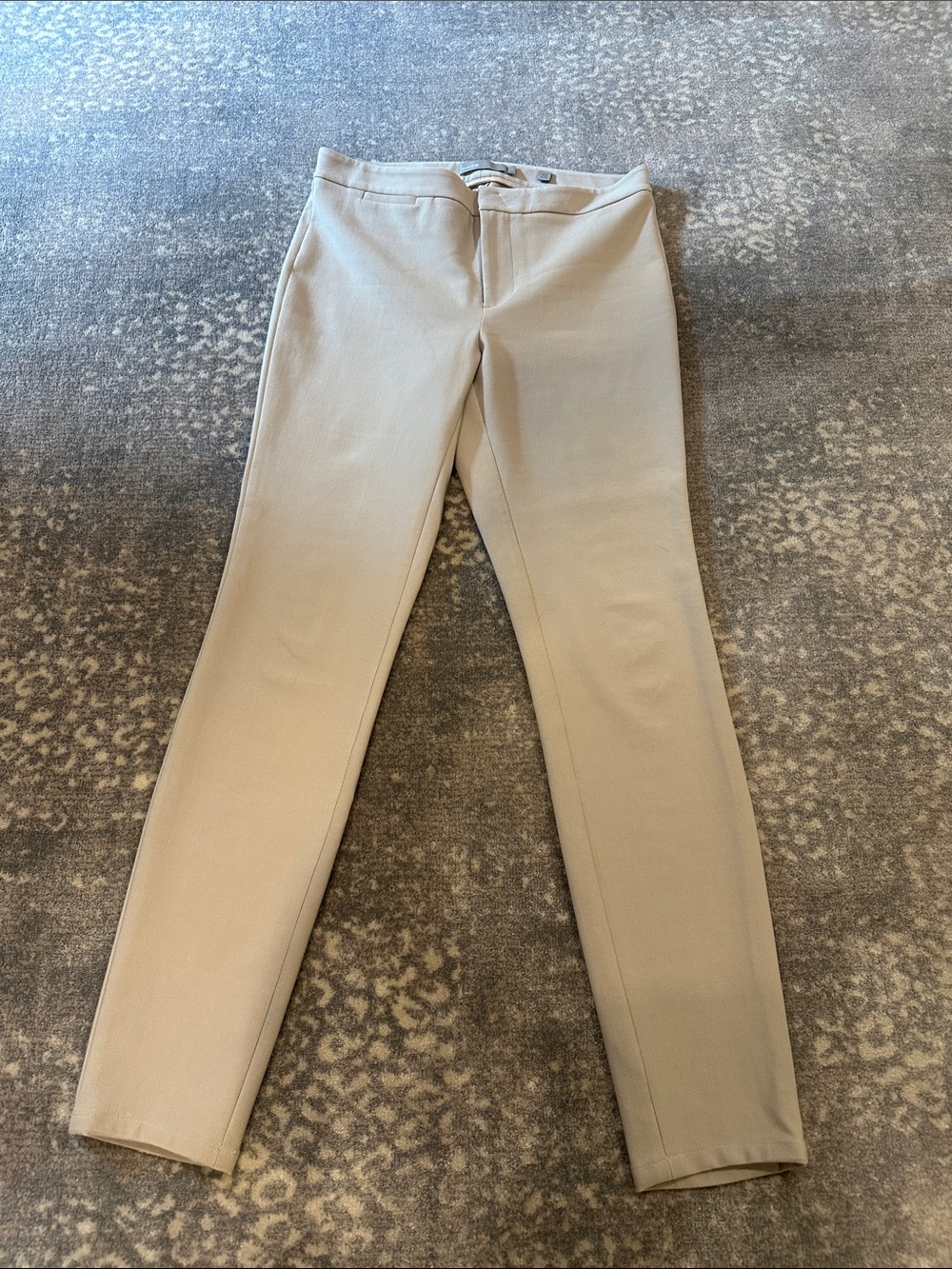 VINCE STRETCHY KAKI SLACK STRAIGHT LEG SIZE 4